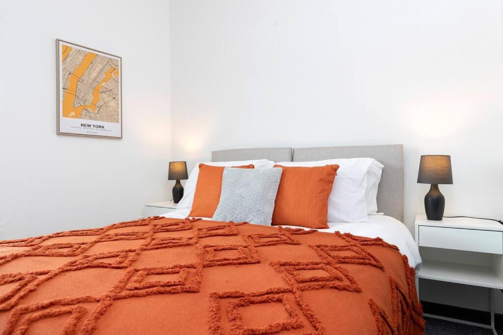 Modern Centrally Located 3 Bed Property With Tvs In Each Bedroom Super Fast Wifi And Crisp White Hotel Linen Hosted By Our Home Short Stays Darlington  Exterior foto
